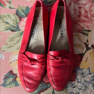 Trotters Vibrant Red Leather Bow Loafers Size 7.5